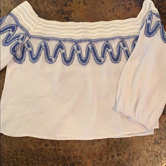 Ladies off the shoulder top - Picture 2 of 8